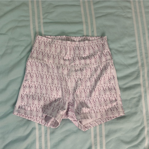 BuffBunny Maroon and White Leaf Pattern Top - Picture 1 of 3